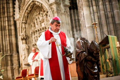 Encensement statue st Denis