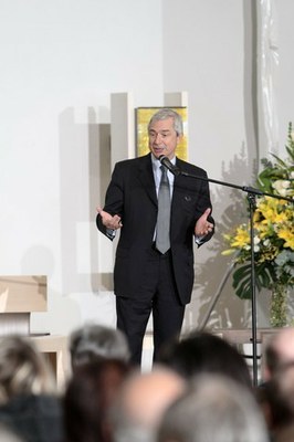 M. Claude Bartelone