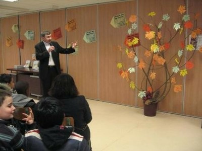 Les noms de toutes les équipes sur les feuilles de l'arbre