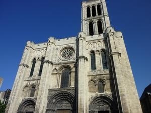 La cathédrale Saint-Denys sous un soleil radieux
