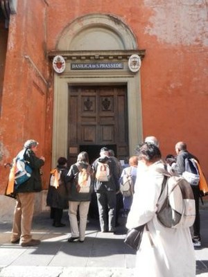 Entrée de l'église Sainte-Praxède