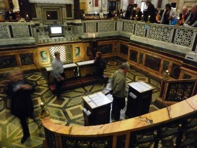 La tombe de Paul, sous l'autel principal