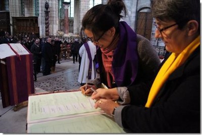 Deux registres recueillent les noms des catéchumènes