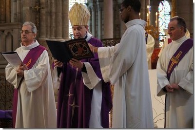 Mgr Pascal Delannoy s'adresse aux catéchumènes, aux parrains et marraines, aux accompagnateurs