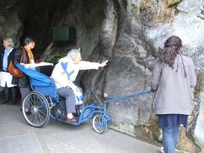 PELERINAGE DIOCESAIN A LOURDES DU 7 AU 12 MAI 2013 - 4 378 168.jpg