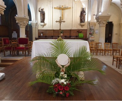 Bouquet à l'église Saint-Pierre Saint-Paul.JPG